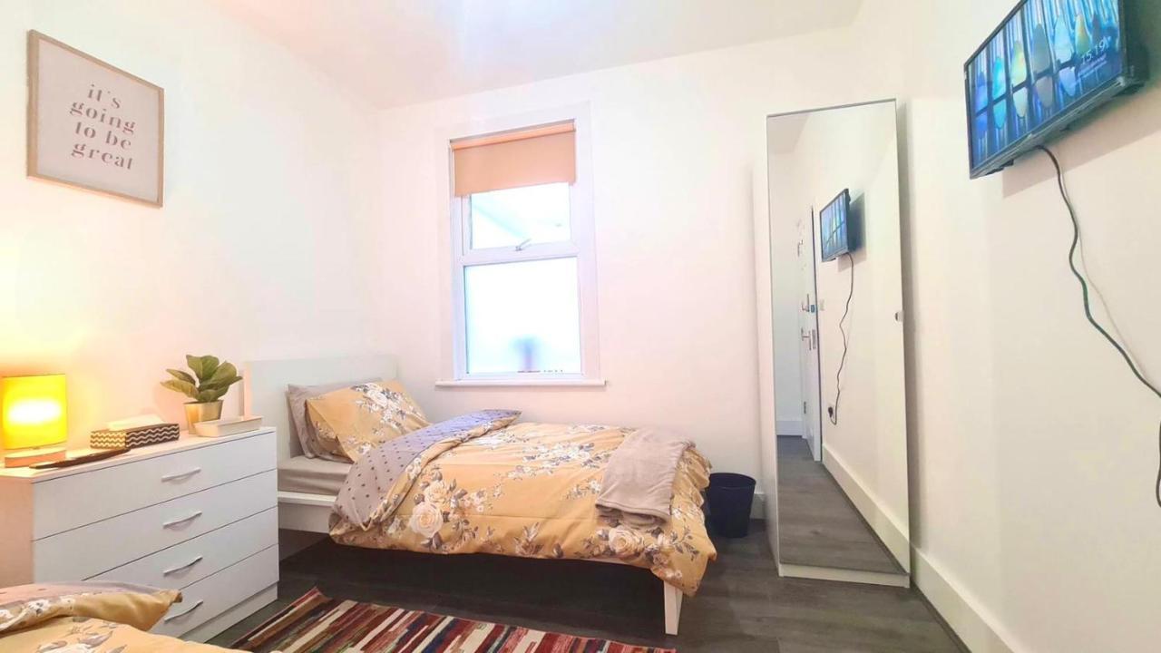 Deluxe Private In Manor Park Quarto em Acomodações Particulares *